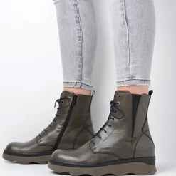 Akita Boot