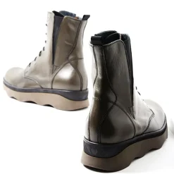 Akita Boot