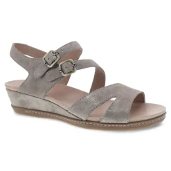 Angela Sandal