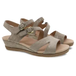 Angela Sandal