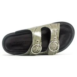 Circle Buckle Lowform Sandal