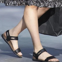Courtney Sandal (7446)
