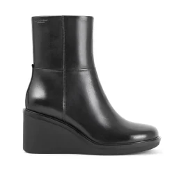 Deena Boot