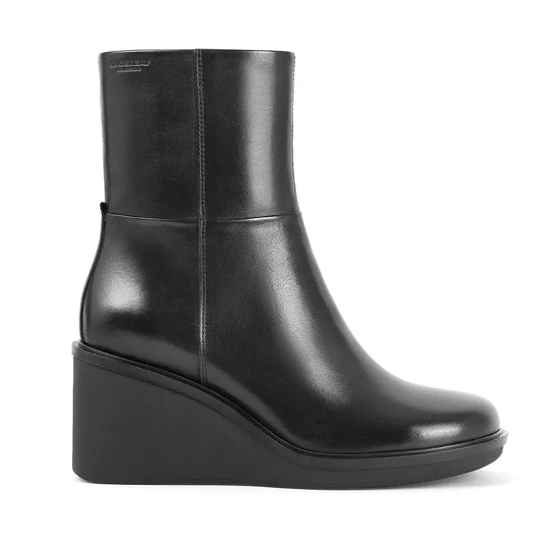 Deena Boot