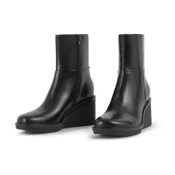 Deena Boot