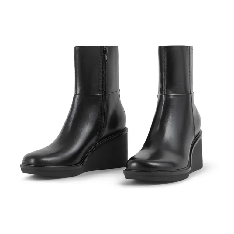 Deena Boot
