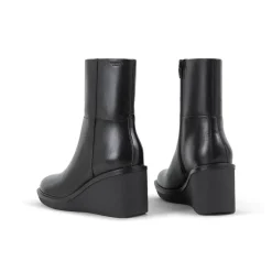 Deena Boot