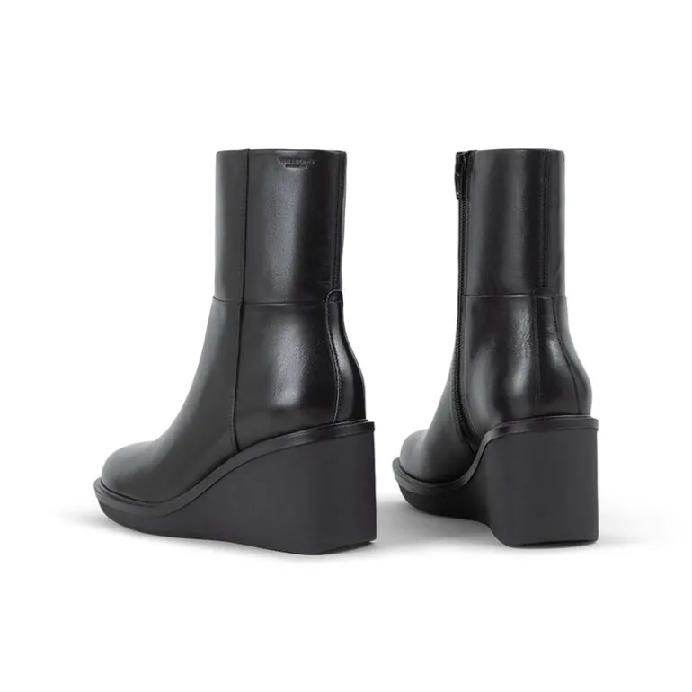 Deena Boot