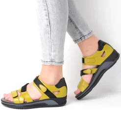 Desh Sandal