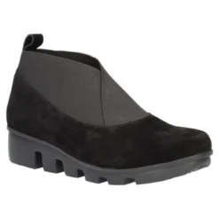 Hashree Leather Round Toe Bootie