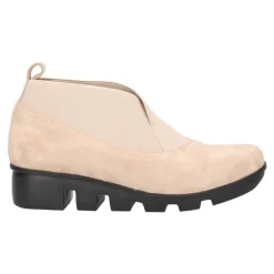 Hashree Leather Round Toe Bootie