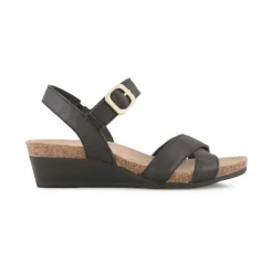 Throne Kitten Wedge (104121)