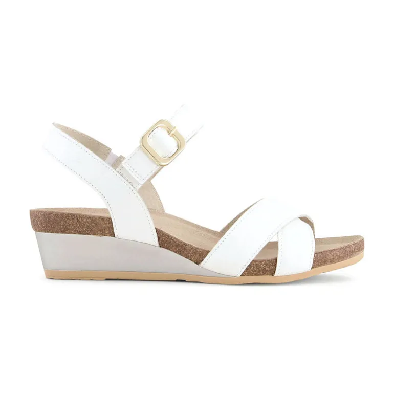 Throne Kitten Wedge (104121)