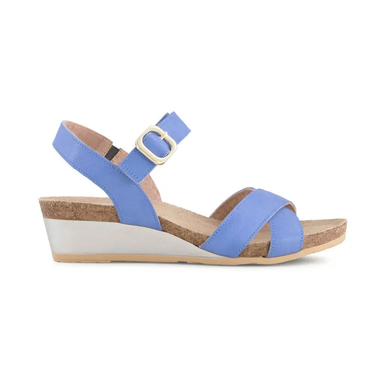 Throne Kitten Wedge (104121)