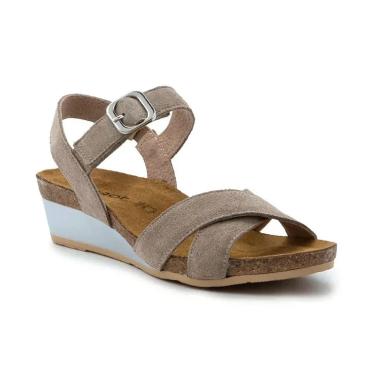 Throne Kitten Wedge (104121)