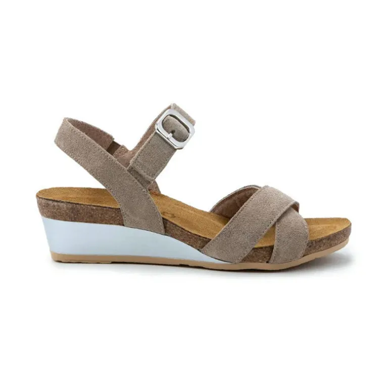 Throne Kitten Wedge (104121)