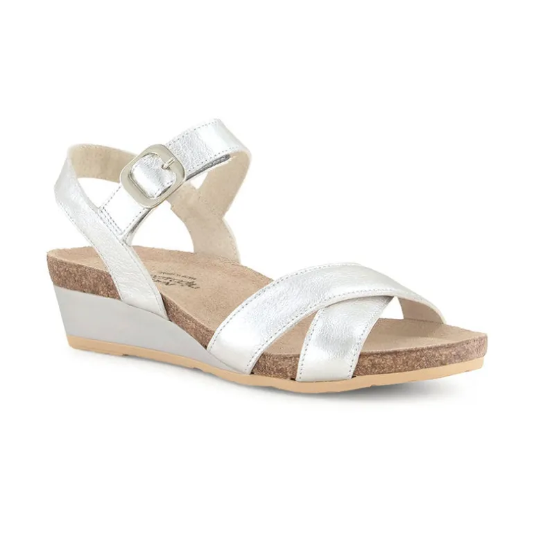 Throne Kitten Wedge (104121)