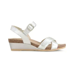 Throne Kitten Wedge (104121)